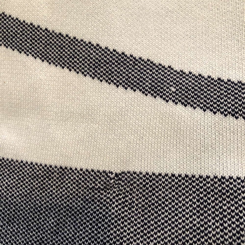 Geometric pattern sweater. - Picture 4 of 8
